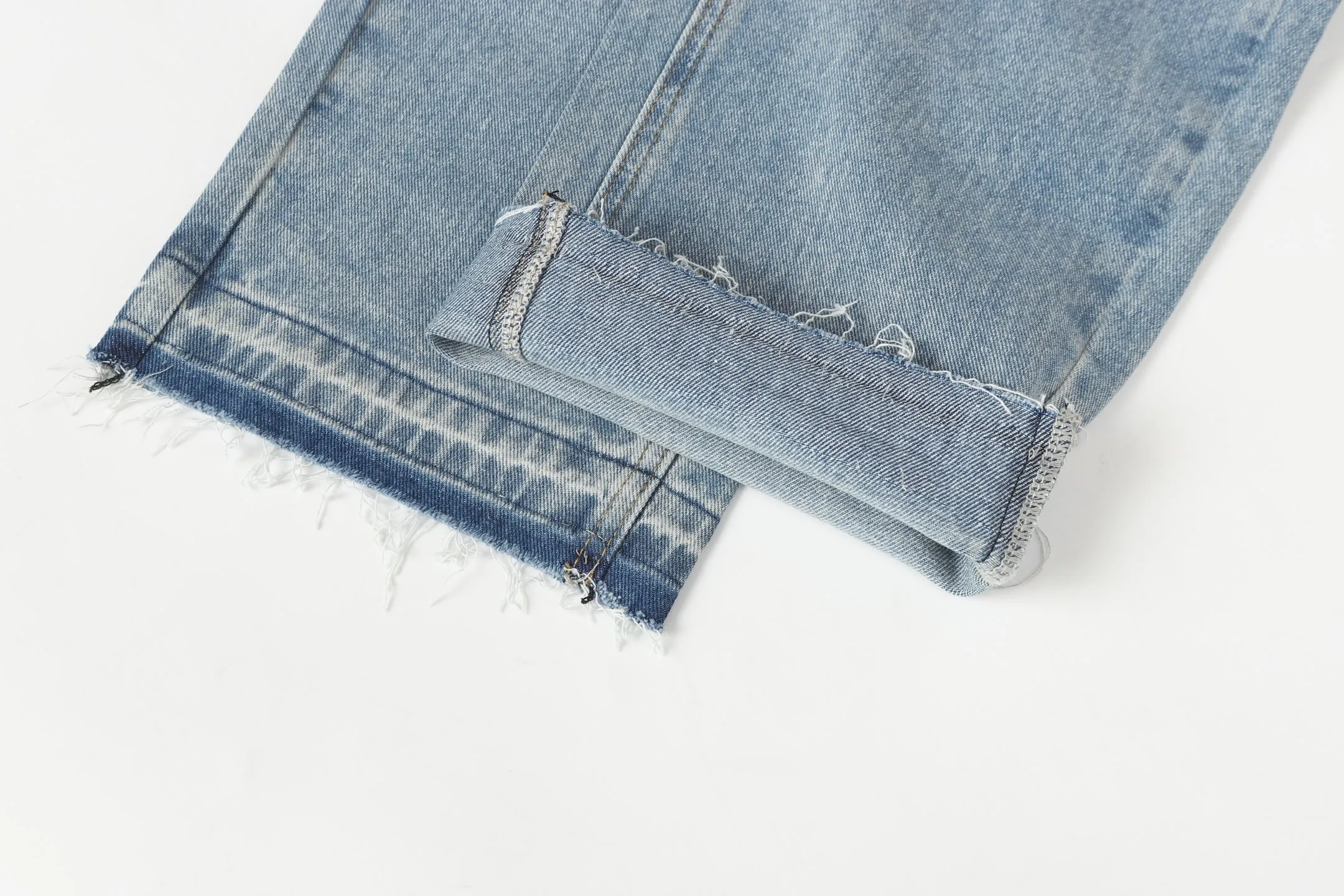 P260 Cross-border model, please do not place an order if you are pursuing quality - Chrome Hearts/Chrome Hearts Cross ✝️ Inlaid embroidered washed jeans, trousers and casual pants - High weight, high density and high quality. The wool is soft, delicate and skin-friendly. It feels soft and silky. It has excellent warmth and skin-friendly properties. - Customized weaving and dyeing, no color difference. No matter the fabric or workmanship details, it beats the ordinary version on the market - Hardware zipper accessories are all customized, full of details -Colour: washed blue -Size: 28 30 32 34 36